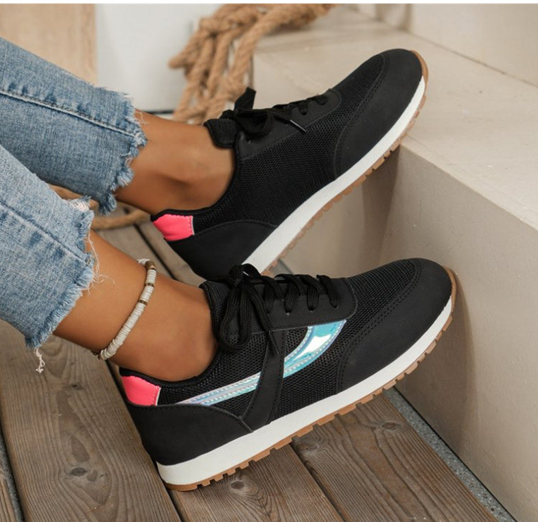 Netted sports shoes